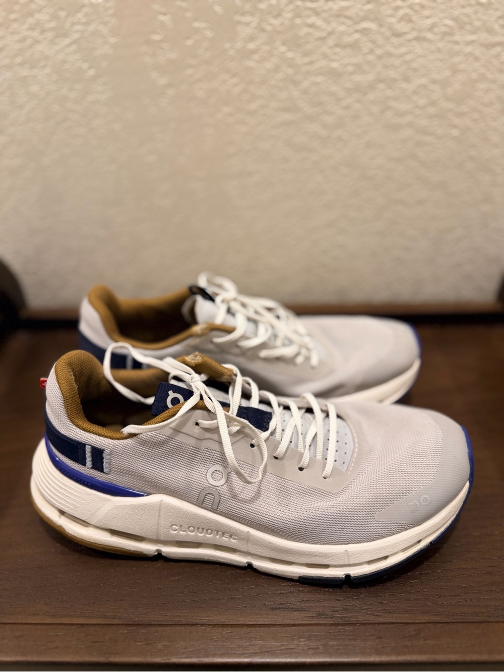 On Running women’s Sneakers in White, Navy & Tan size 7